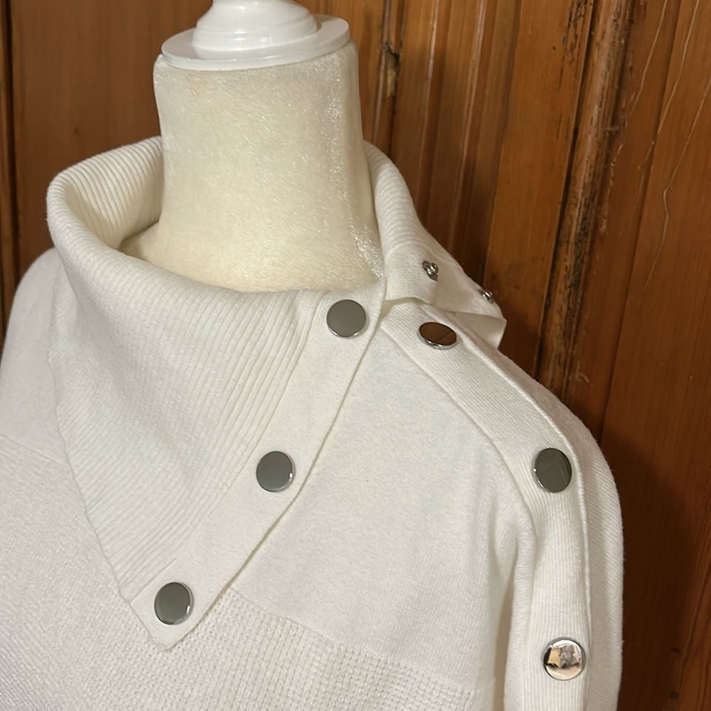 Chicos Zenergy Cashmere Blend Cowl Snap Detail Neckline. Size 2 - Picture 3 of 8